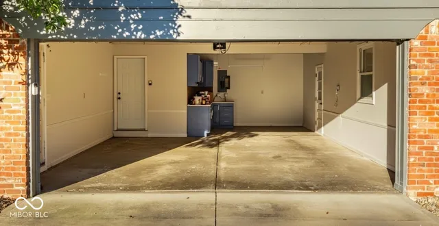 $549,999 | 10726 Lakeview Drive, Carmel, IN 46033