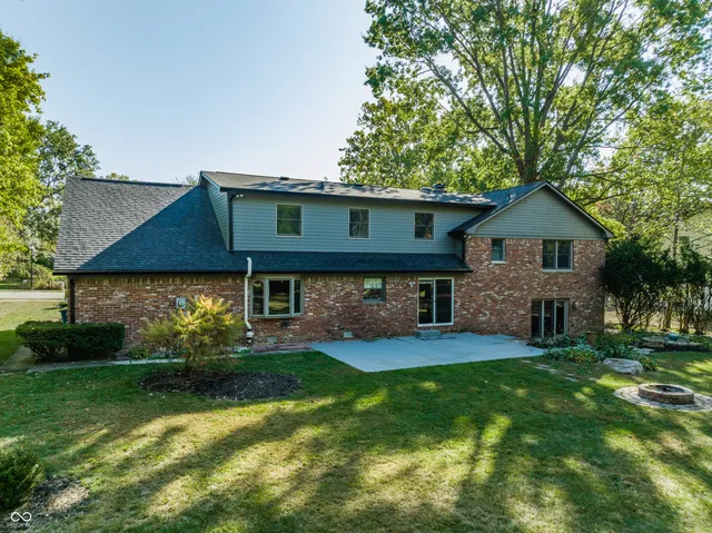 $549,999 | 10726 Lakeview Drive, Carmel, IN 46033