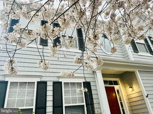 $875,000 | 4925 Breeze Way, Dumfries, VA 22025
