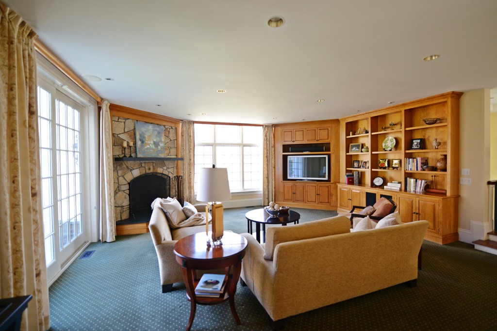 28 Windsor Road Wellesley, MA 02481 - Photo 10 of 18