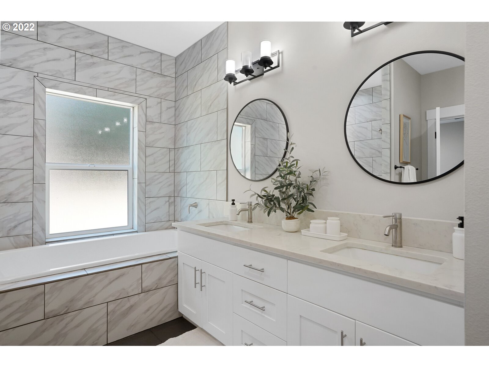 11974 South Mt Hope Road Molalla, OR 97038 - Photo 18 of 30 a bathroom with a sink and a mirror