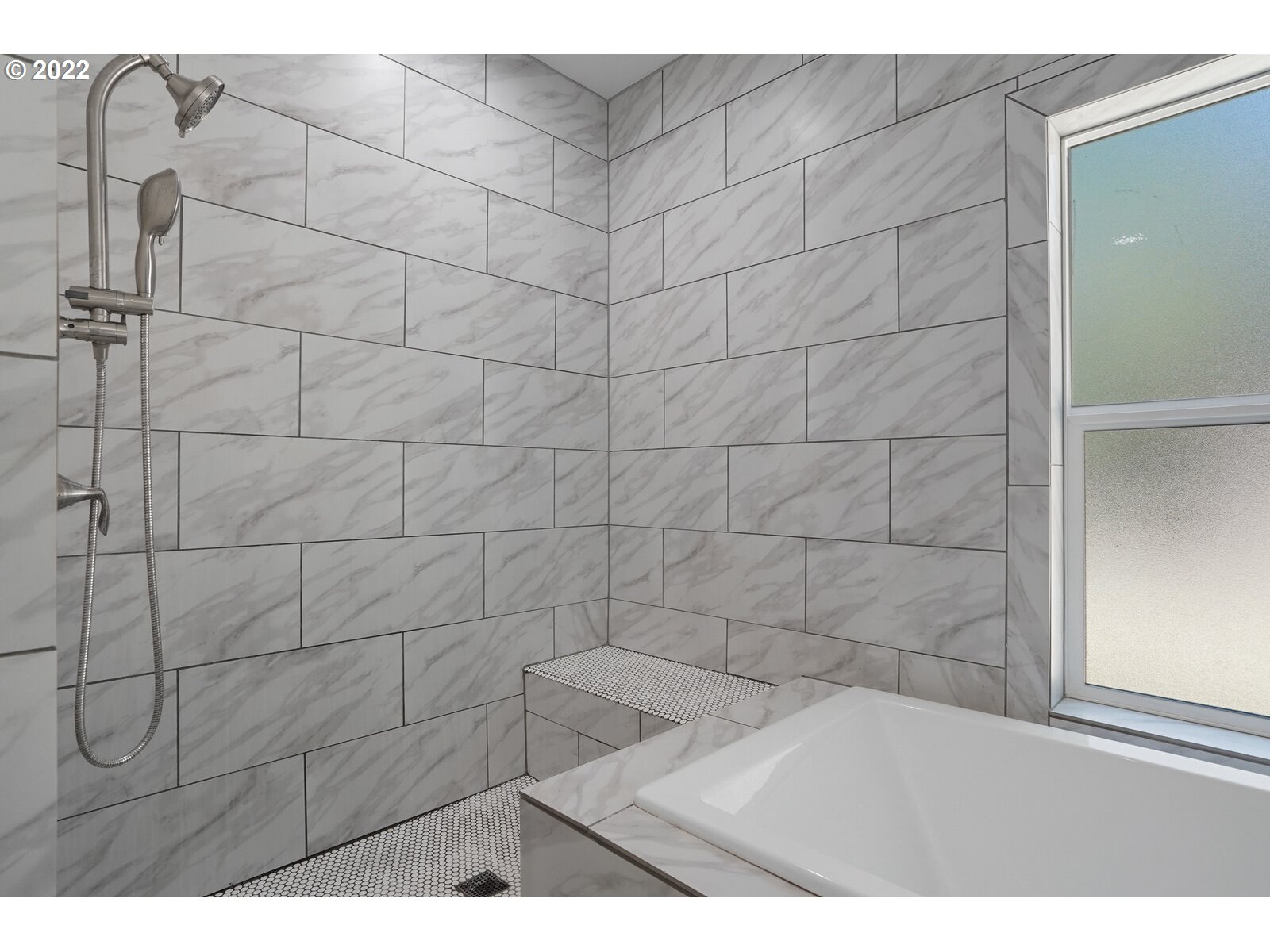 11974 South Mt Hope Road Molalla, OR 97038 - Photo 19 of 30 a bathroom with a shower
