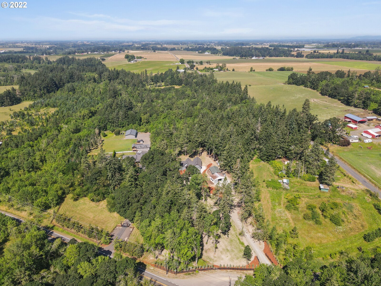 11974 South Mt Hope Road Molalla, OR 97038 - Photo 2 of 30 a view of a city and an ocean
