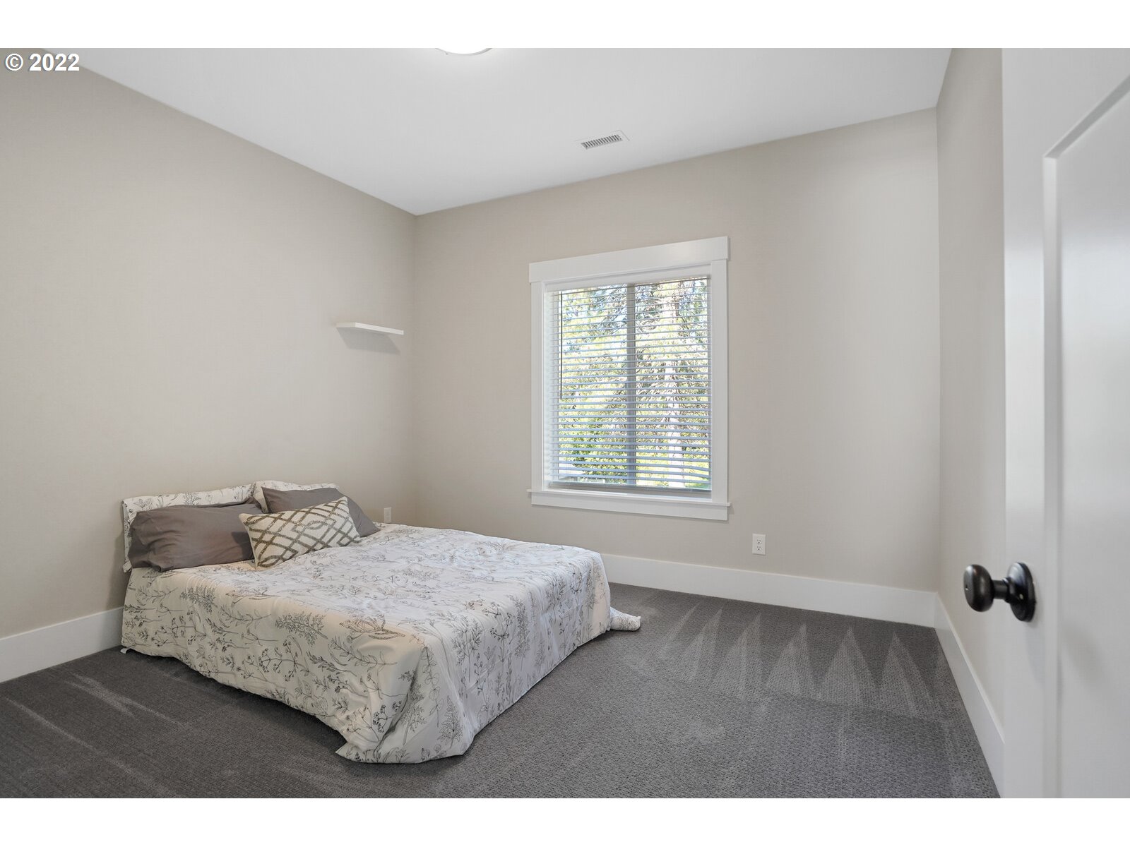 11974 South Mt Hope Road Molalla, OR 97038 - Photo 21 of 30 a bedroom with a bed and a window