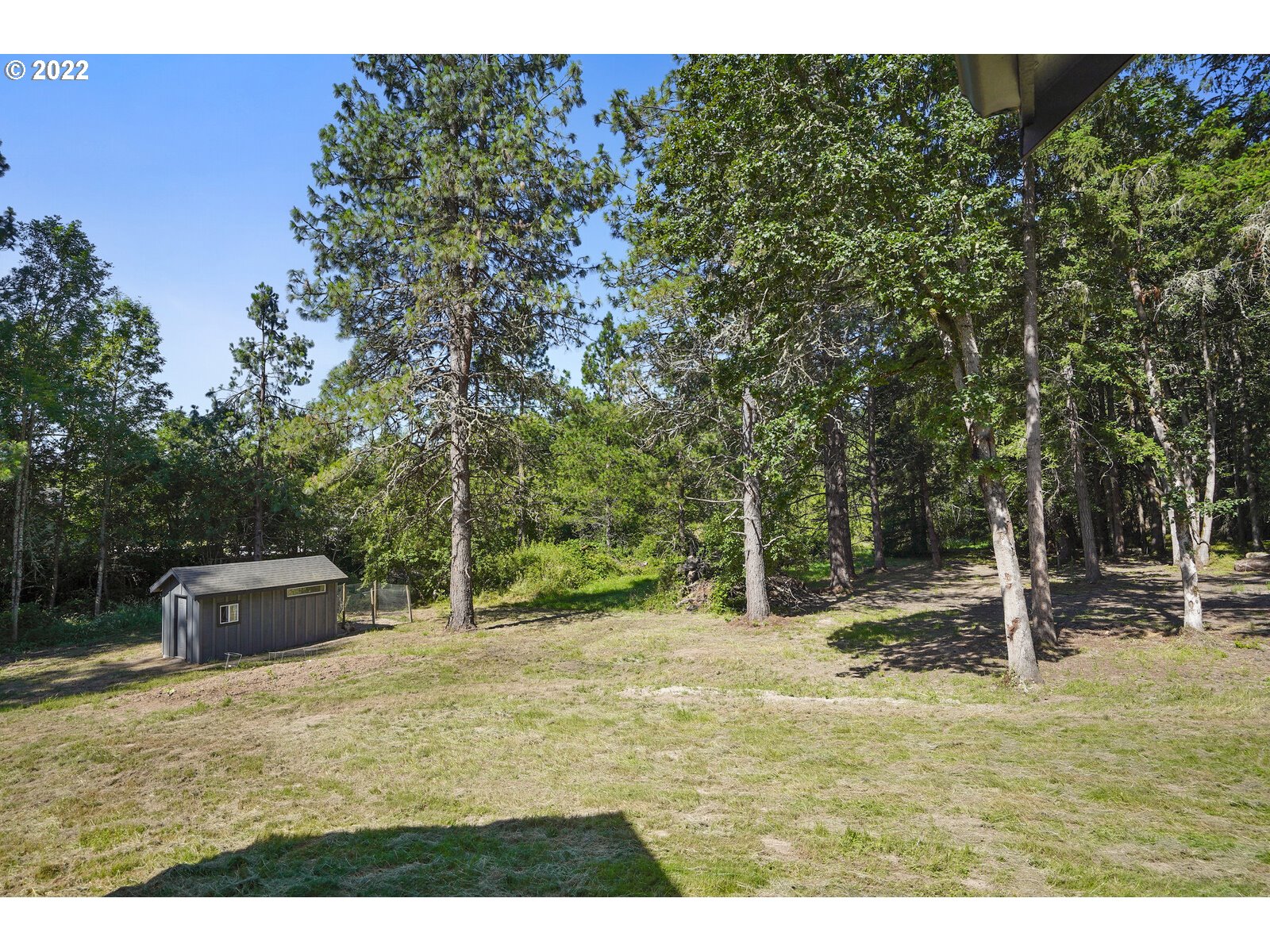 11974 South Mt Hope Road Molalla, OR 97038 - Photo 30 of 30 a backyard of a house with trees