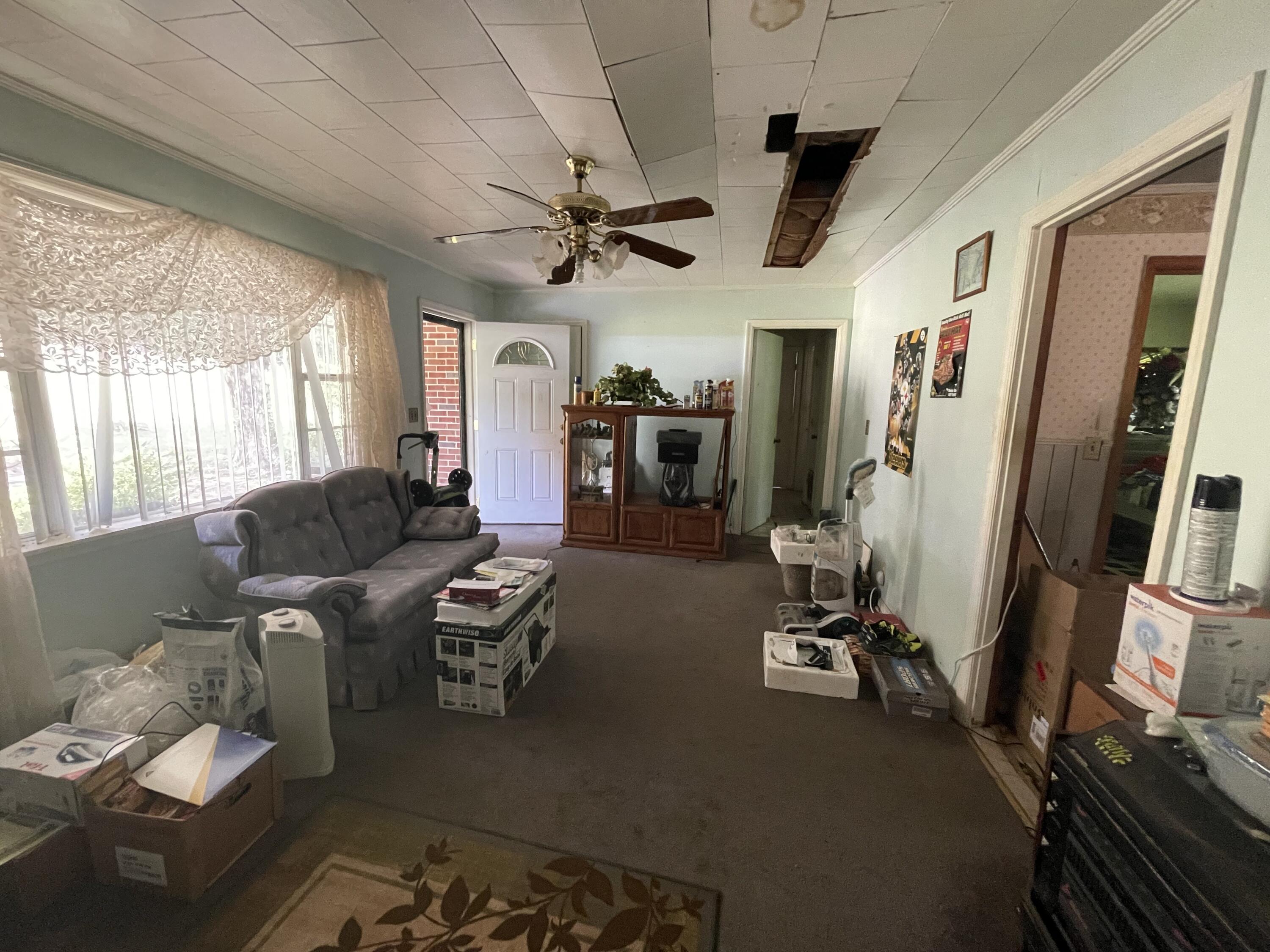 1382 Graball Road Tignall, GA 30668 - Photo 12 of 25 Living Room