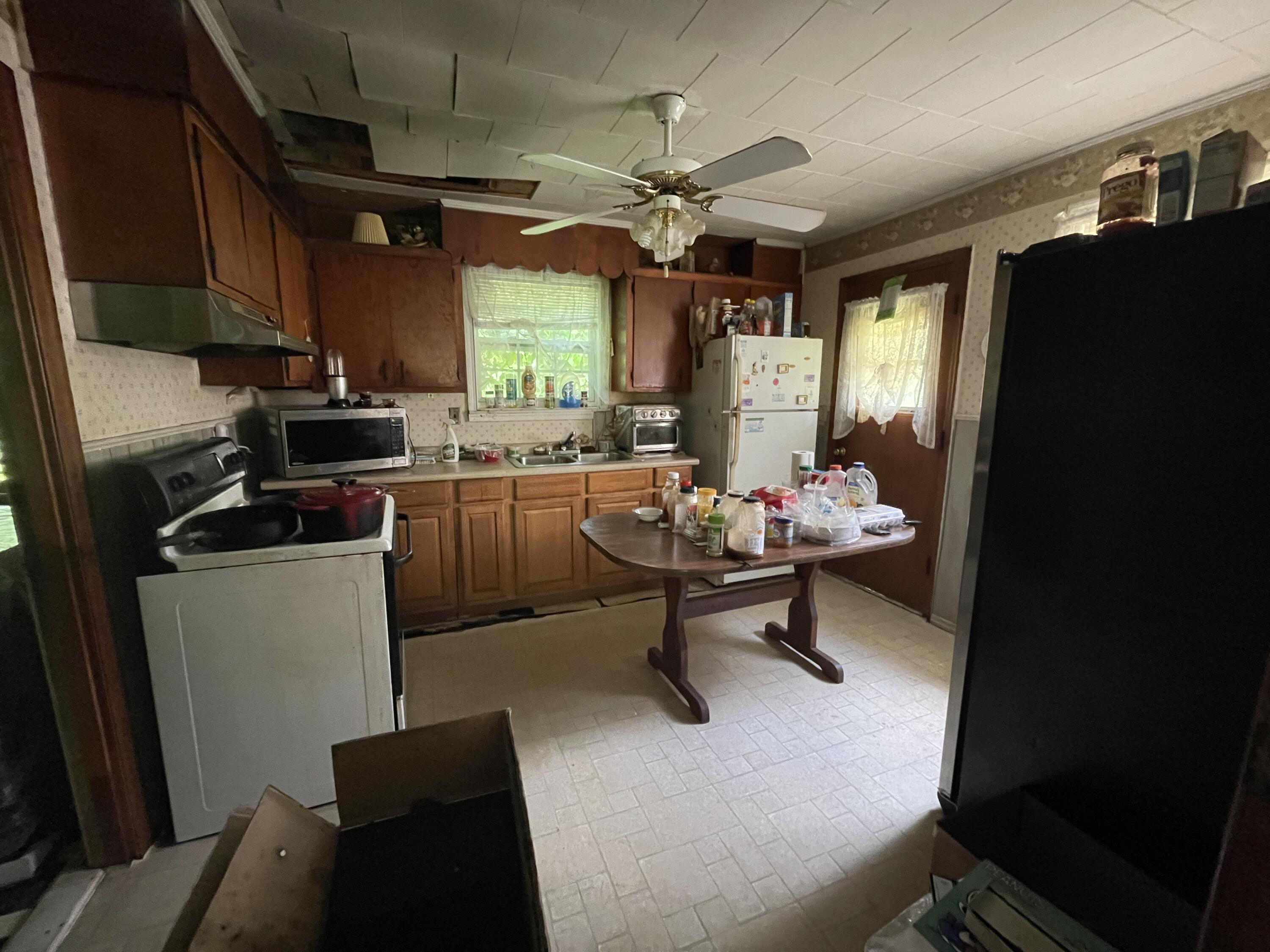 1382 Graball Road Tignall, GA 30668 - Photo 14 of 25 Kitchen