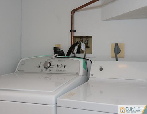 85 Wentworth Road Bedminster, NJ 07921 - Photo 14 of 20 a bathroom with a sink