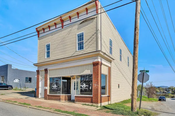 $2,100 | 701 Salem Avenue Southwest, Roanoke, VA 24016