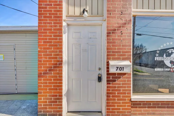 $2,100 | 701 Salem Avenue Southwest, Roanoke, VA 24016