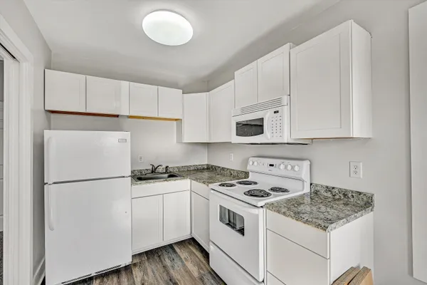 $2,100 | 701 Salem Avenue Southwest, Roanoke, VA 24016