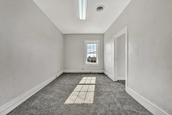 $2,100 | 701 Salem Avenue Southwest, Roanoke, VA 24016