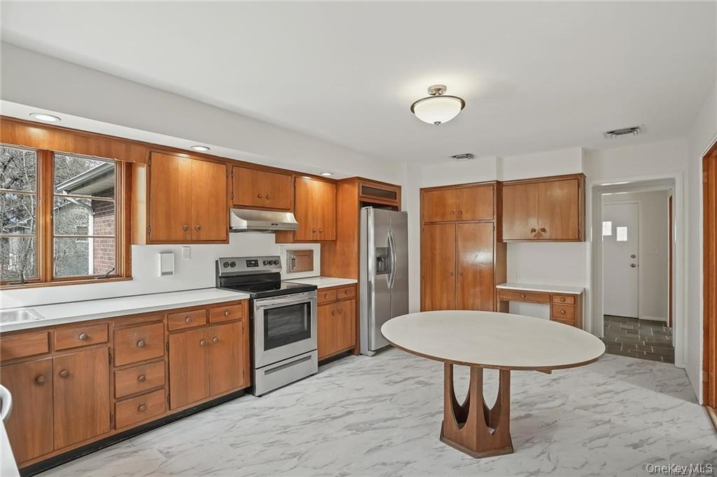 17 Brookside Avenue Suffern, NY 10901 - Photo 8 of 24 Gallery Image 8
