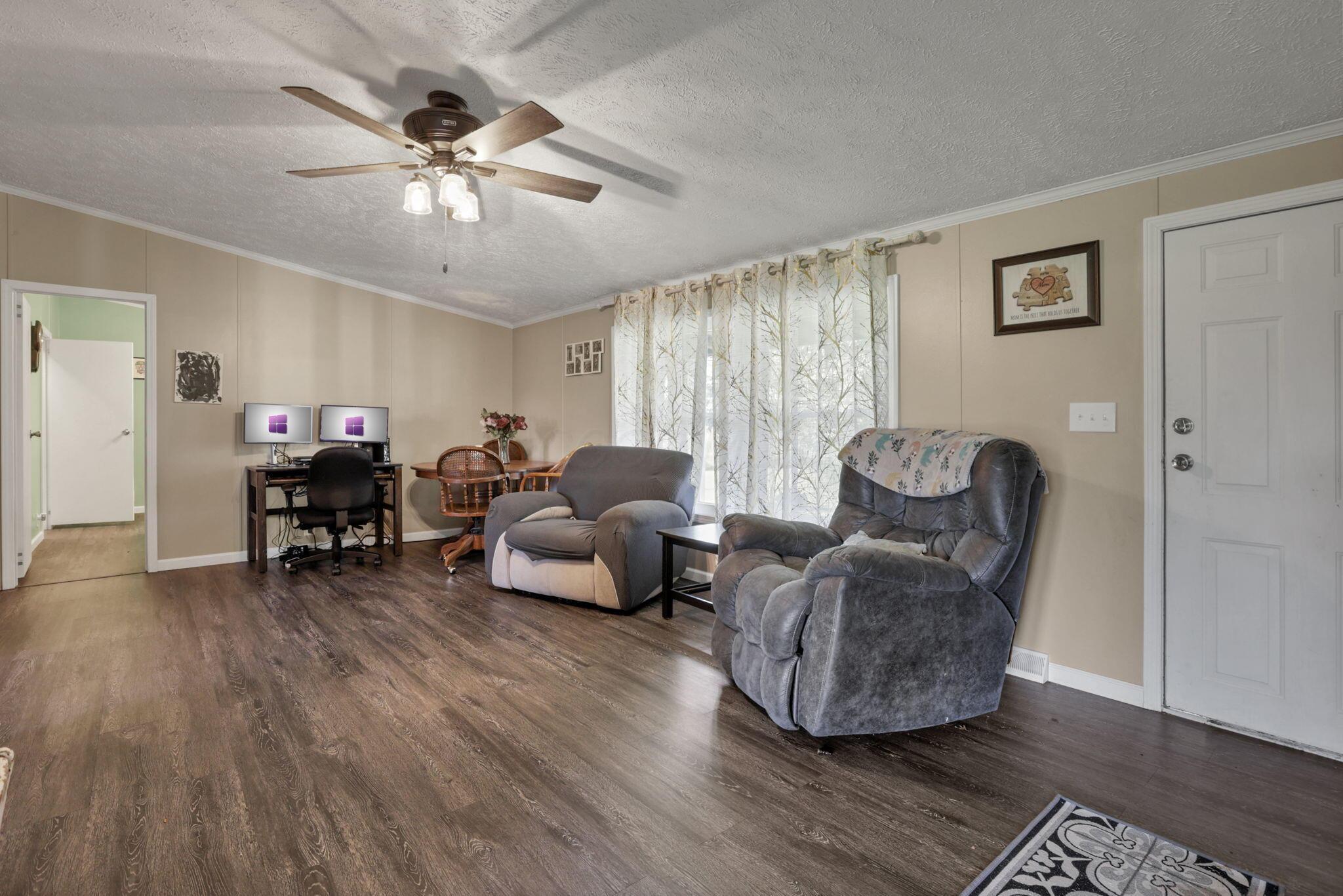 6895 Heigle Road Southwest Amanda, OH 43102 - Photo 11 of 61 Living Room