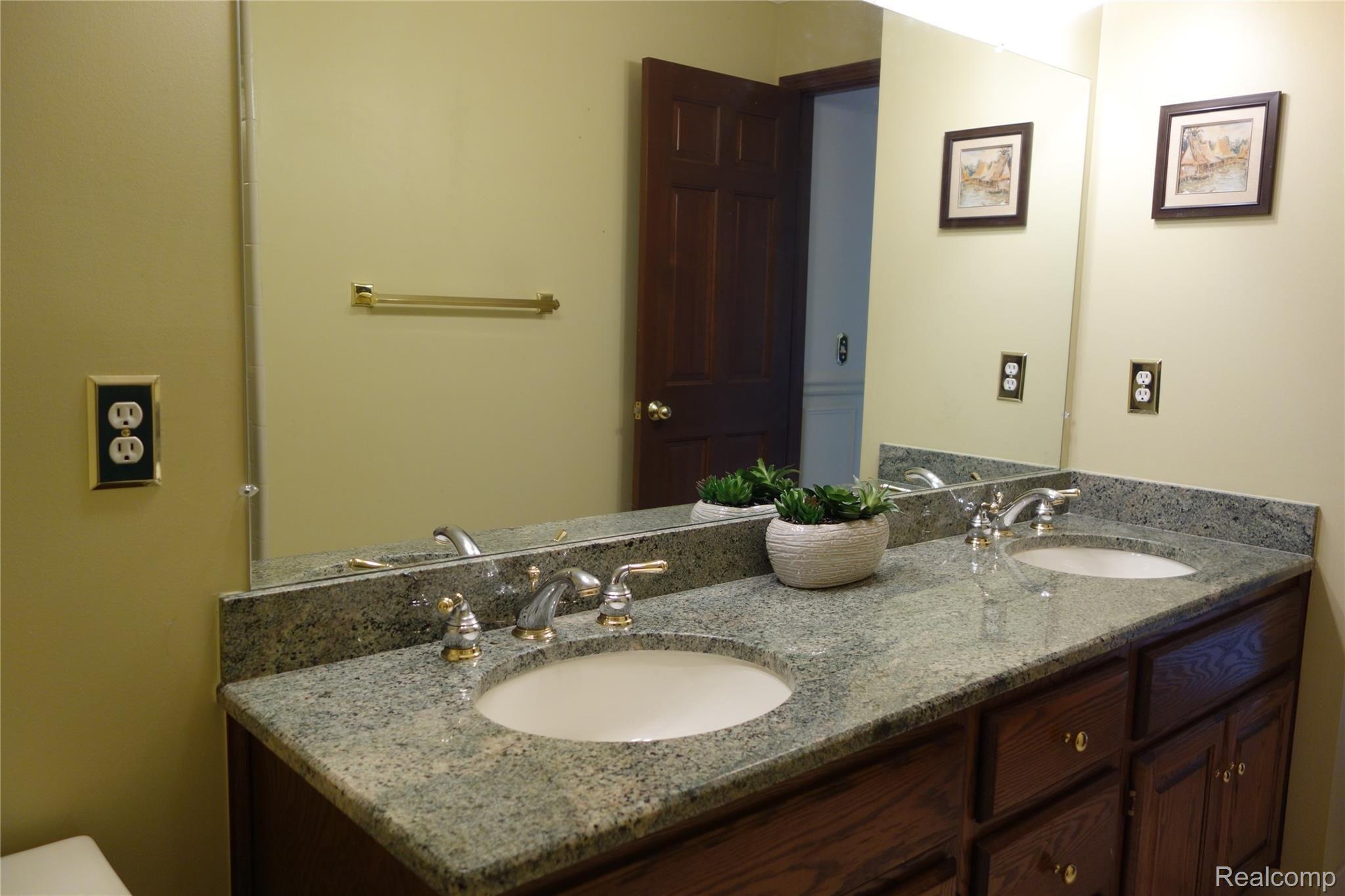4576 Rivers Edge Drive Troy, MI 48098 - Photo 48 of 77 DSC05306.JPG