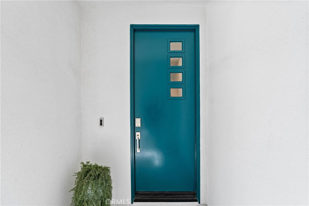 303 Lodestar Tustin, CA 92782 - Photo 4 of 37 a view of elevator