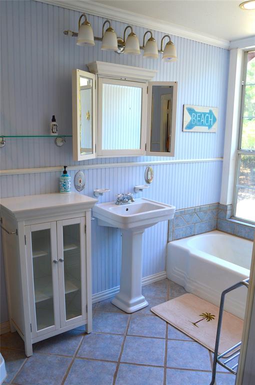4120 Interstate 30 Campbell, TX 75422 - Photo 20 of 36 a spacious bathroom with a sink mirror and a bathtub