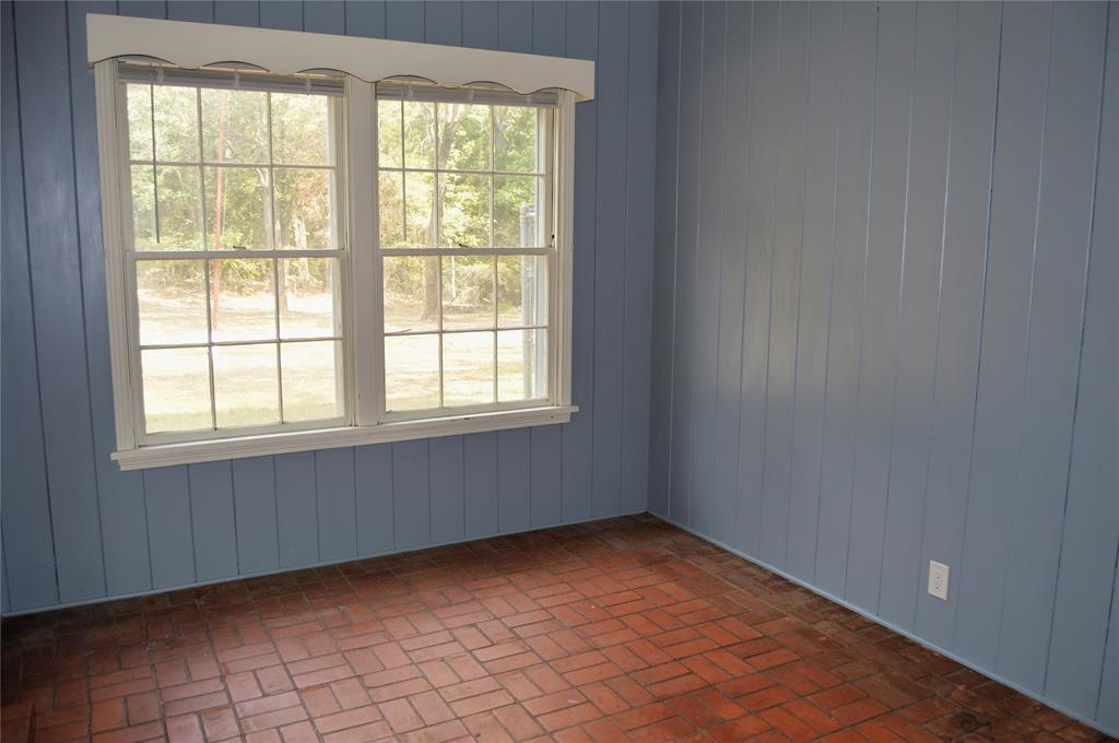 4120 Interstate 30 Campbell, TX 75422 - Photo 7 of 36 an empty room with a window