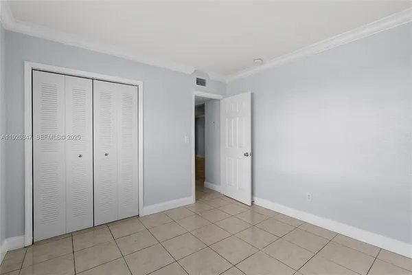 $1,750 | 980 Northeast 170th Street, Unit 118, North Miami Beach, FL 33162