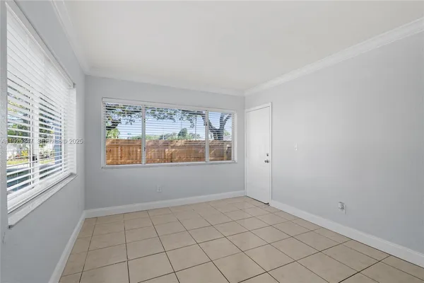 $1,750 | 980 Northeast 170th Street, Unit 118, North Miami Beach, FL 33162