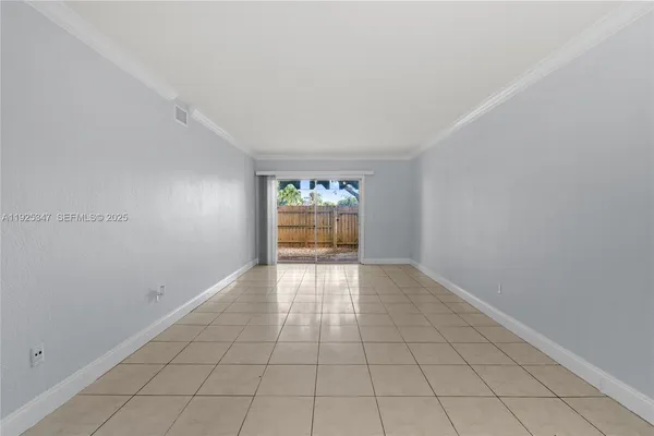 $1,750 | 980 Northeast 170th Street, Unit 118, North Miami Beach, FL 33162