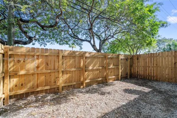 $1,750 | 980 Northeast 170th Street, Unit 118, North Miami Beach, FL 33162