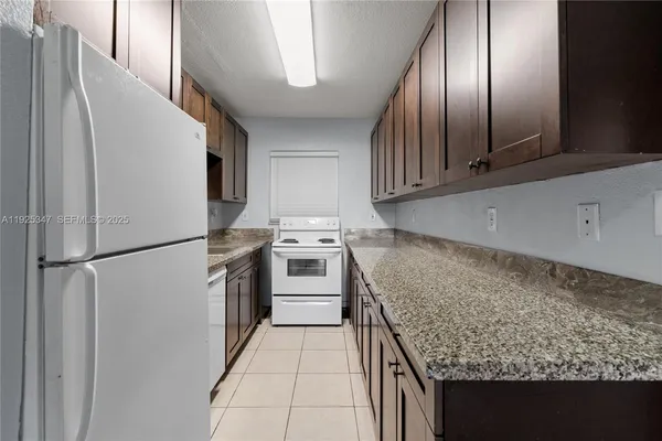 $1,750 | 980 Northeast 170th Street, Unit 118, North Miami Beach, FL 33162