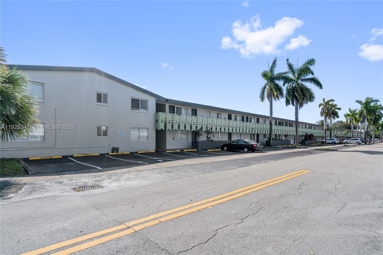 980 Northeast 170th Street, Unit 118 North Miami Beach, FL 33162 - Photo 32 of 32 a view of a street