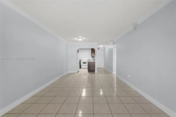 $1,750 | 980 Northeast 170th Street, Unit 118, North Miami Beach, FL 33162
