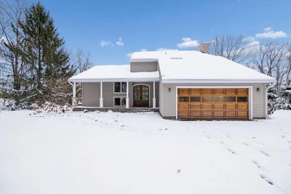 $905,000 | 17490 G-Drive North, Marshall, MI 49068