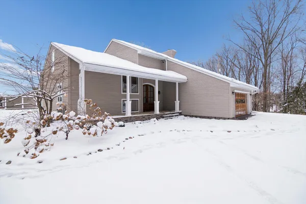 $905,000 | 17490 G-Drive North, Marshall, MI 49068