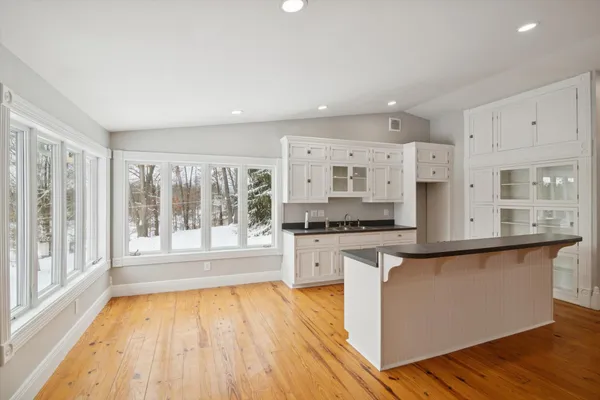 $905,000 | 17490 G-Drive North, Marshall, MI 49068