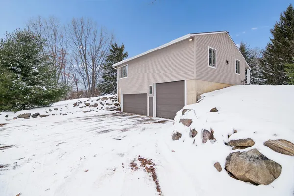 $905,000 | 17490 G-Drive North, Marshall, MI 49068