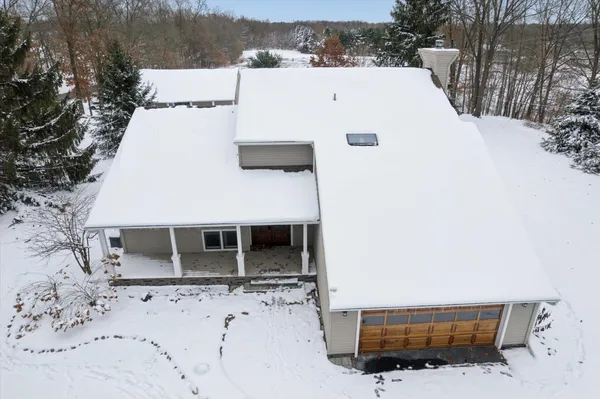 $905,000 | 17490 G-Drive North, Marshall, MI 49068