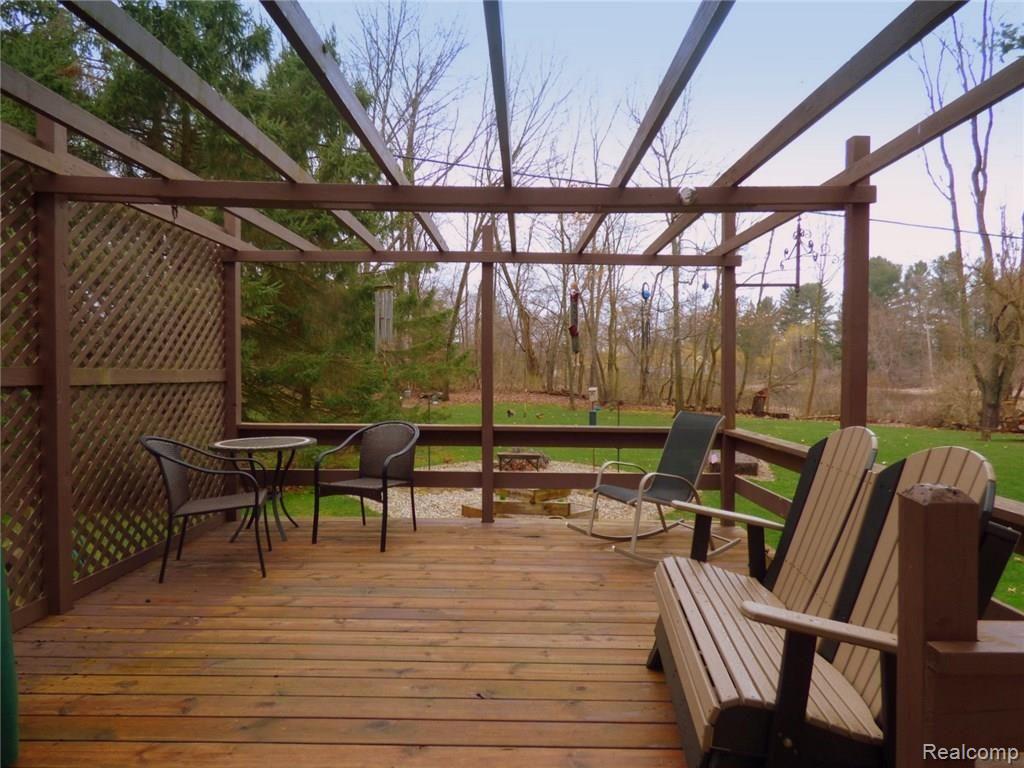 8826 Pettysville Road Pinckney, MI 48169 - Photo 19 of 31 20 DECK.JPG