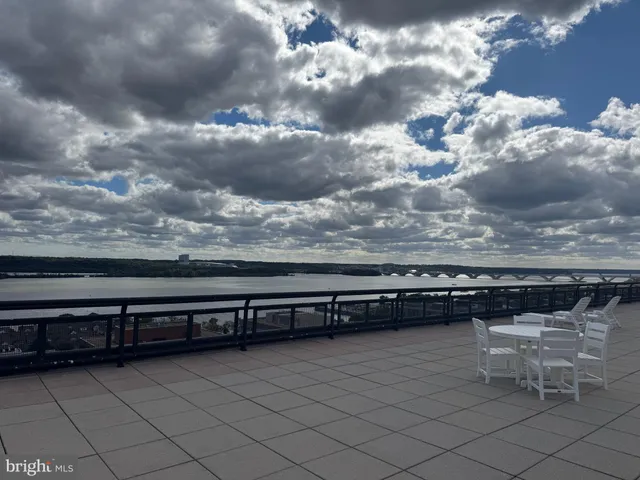 $210,000 | 801 North Pitt Street, Unit 401, Alexandria, VA 22314