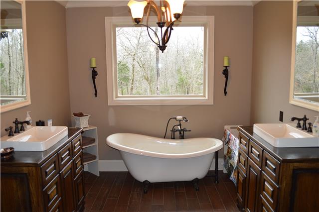 1065 Robin Hood Road Lewisburg, TN 37091 - Photo 10 of 19 Master bath with double vanities and garden tub