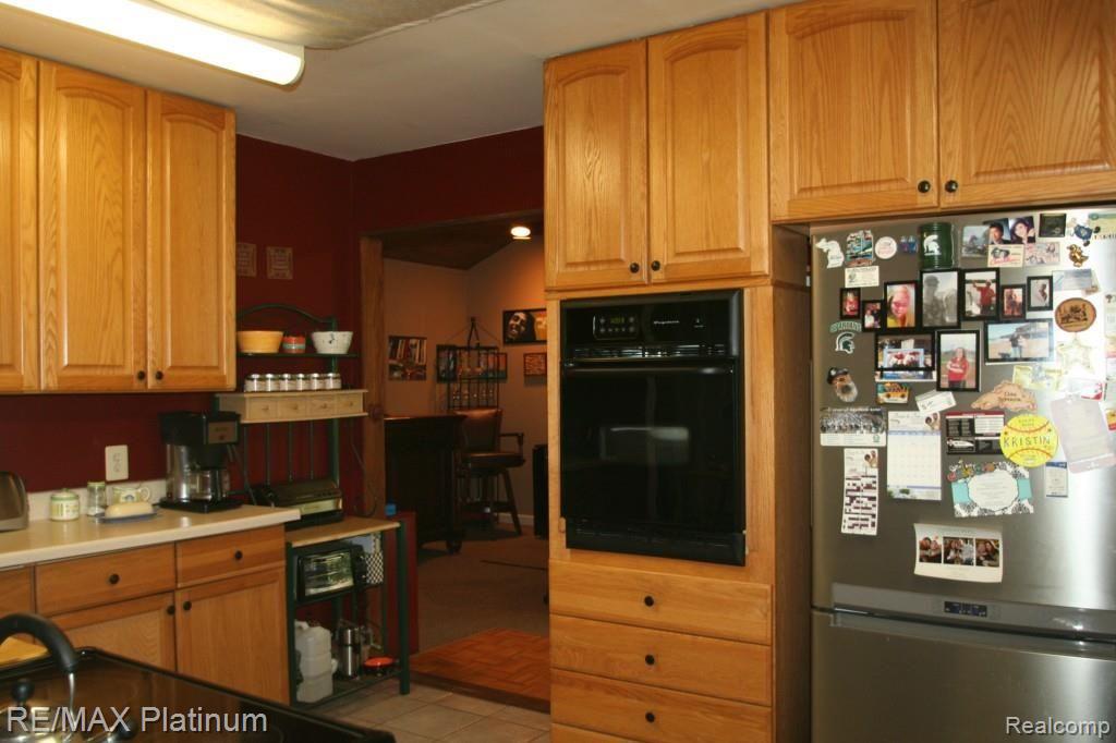 10255 Kress Road Pinckney, MI 48169 - Photo 11 of 30 Appliances Stay