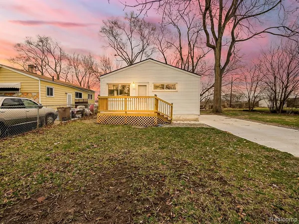 $1,600 | 536 Emerson Avenue, Pontiac, MI 48342
