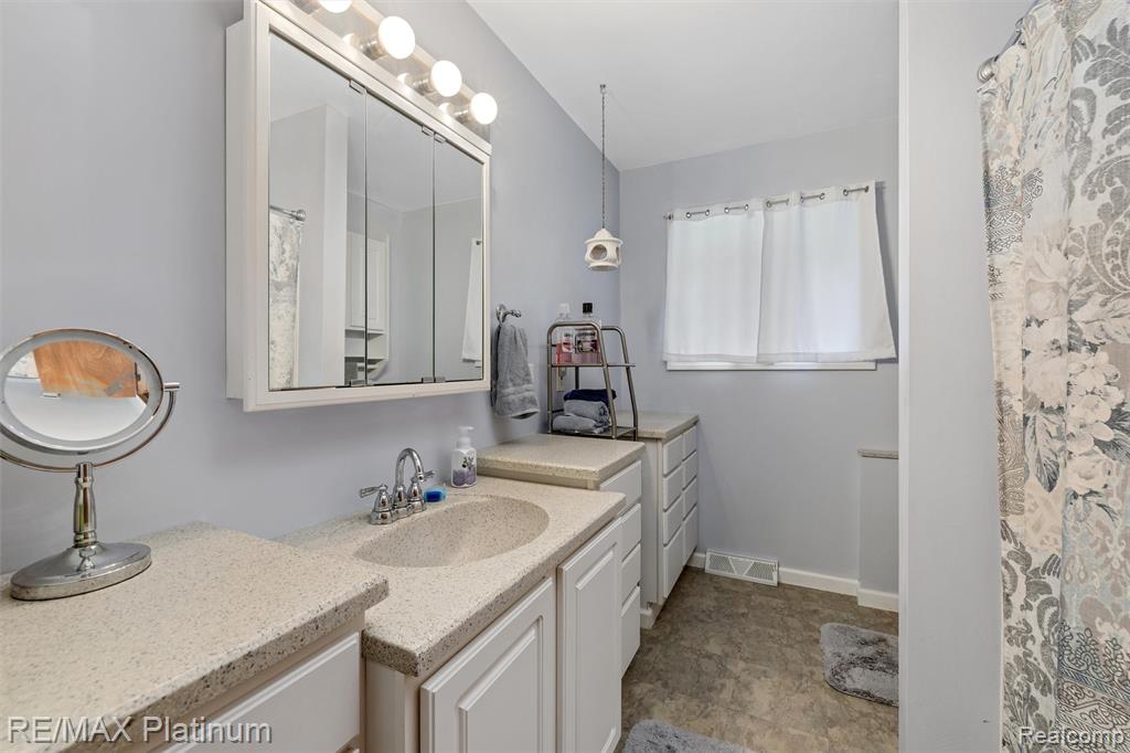 7750 Chilson Road Pinckney, MI 48169 - Photo 19 of 34