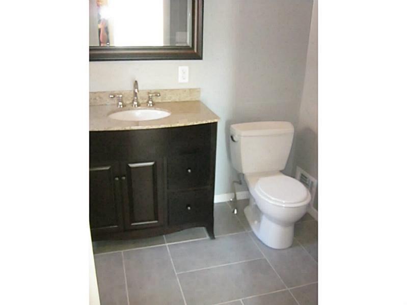 154 Center Street Springdale, PA 15144 - Photo 16 of 24 Full Bath.