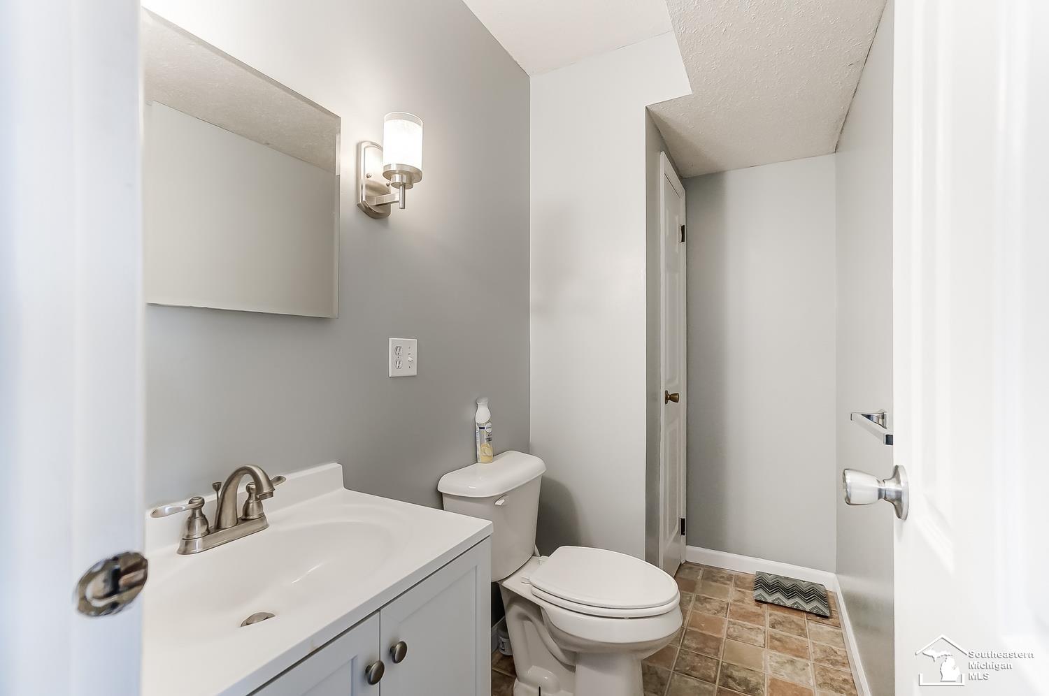 2196 Devonshire Street Temperance, MI 48182 - Photo 22 of 39 50104169-21.JPG
