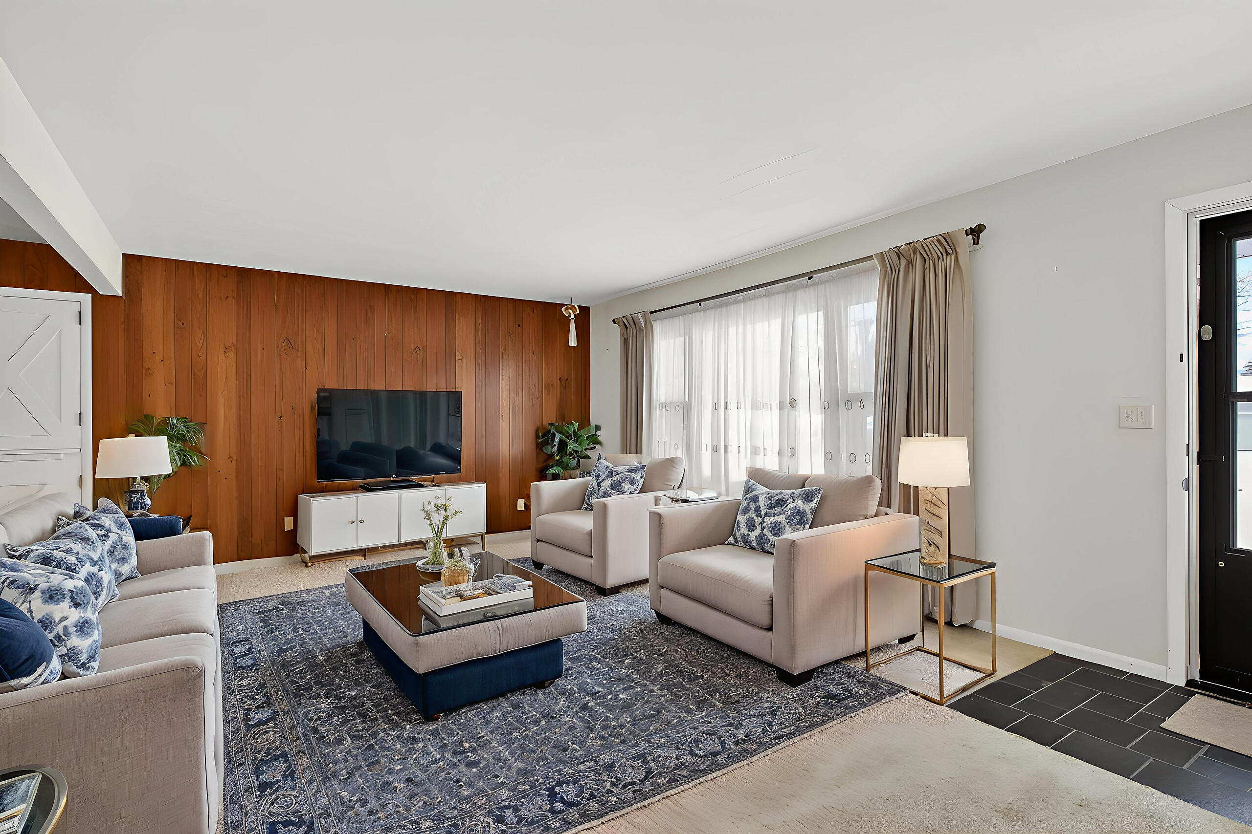 4934 Warsaw Street Jackson, MI 49201 - Photo 2 of 46 003_0N0A8162#staging