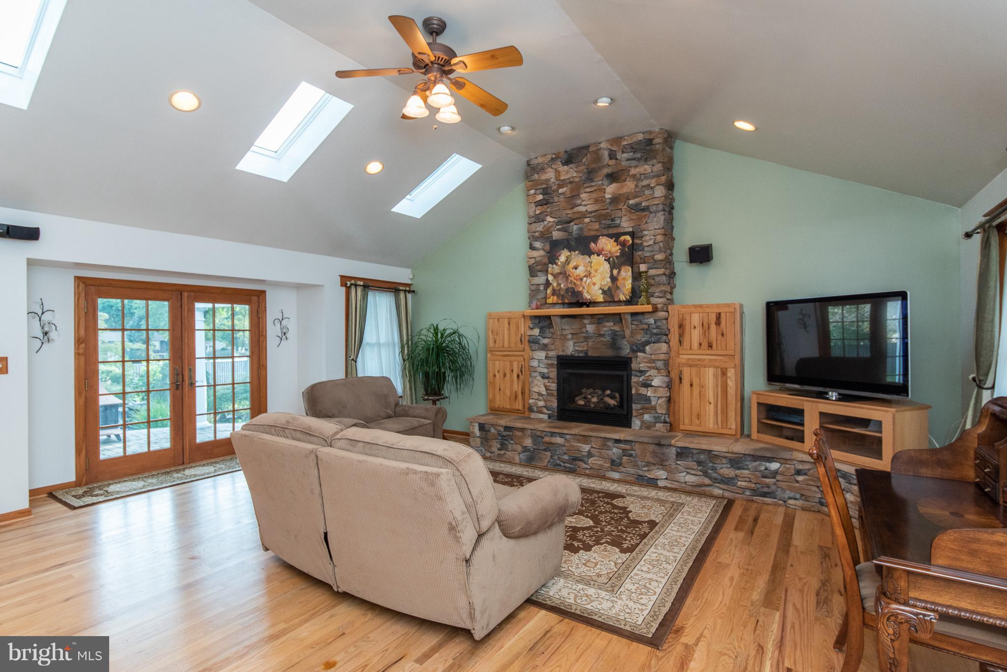 889 Maple Tree Road Severn, MD 21144 - Photo 19 of 63 Family Room