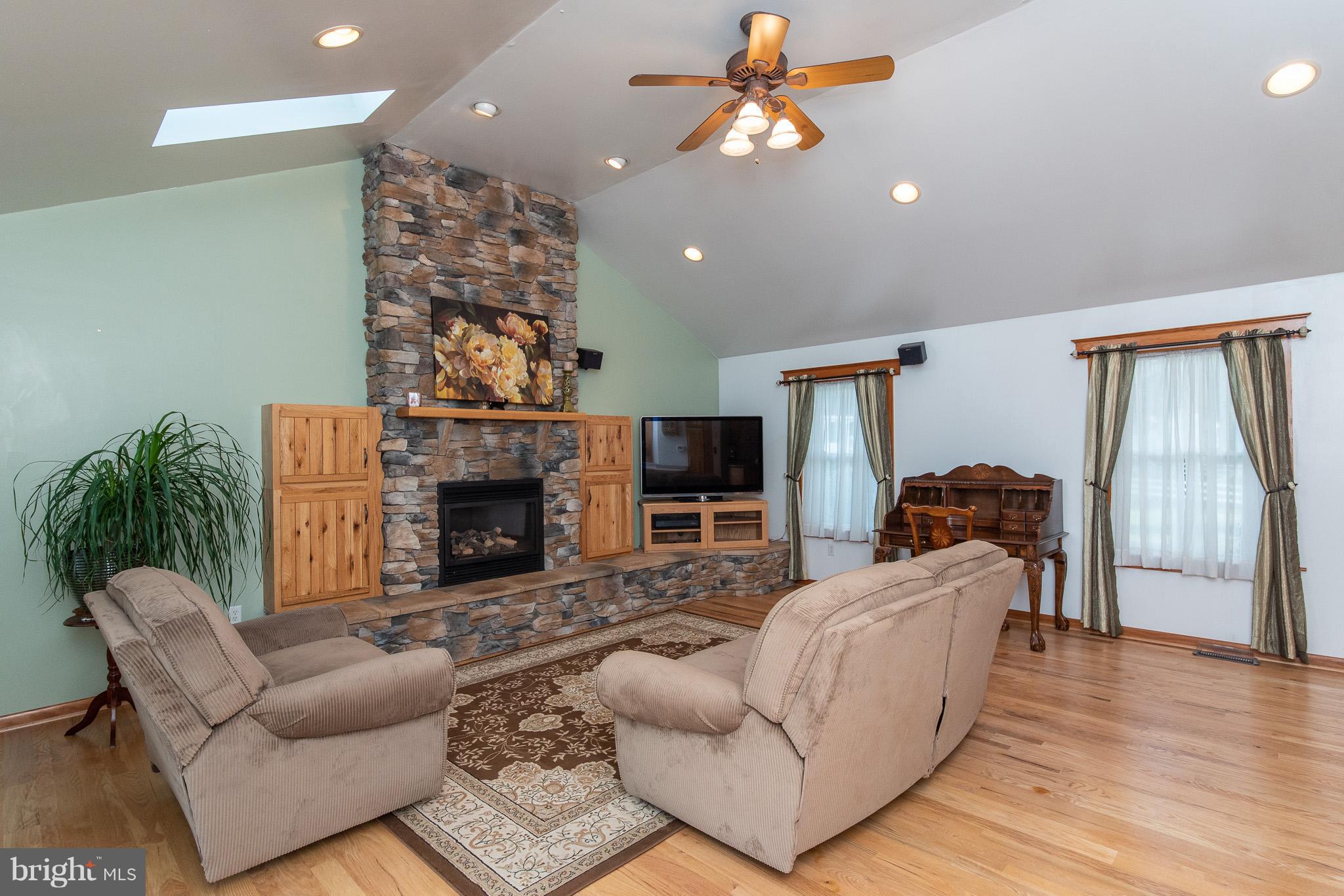889 Maple Tree Road Severn, MD 21144 - Photo 20 of 63 Family Room