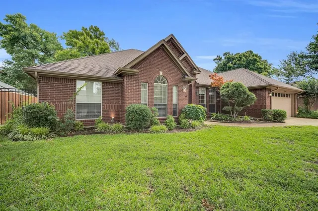 $2,900 | 1206 Brook Arbor Drive, Mansfield, TX 76063