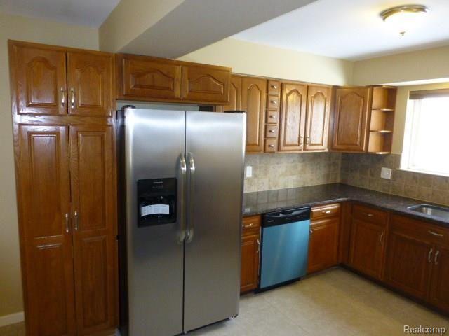 29774 Rambling Road Southfield, MI 48076 - Photo 8 of 26