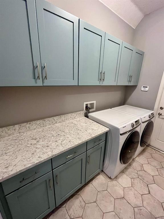 5901 Nature Ridge Lane Lithia, FL 33547 - Photo 40 of 51 a utility room with cabinets
