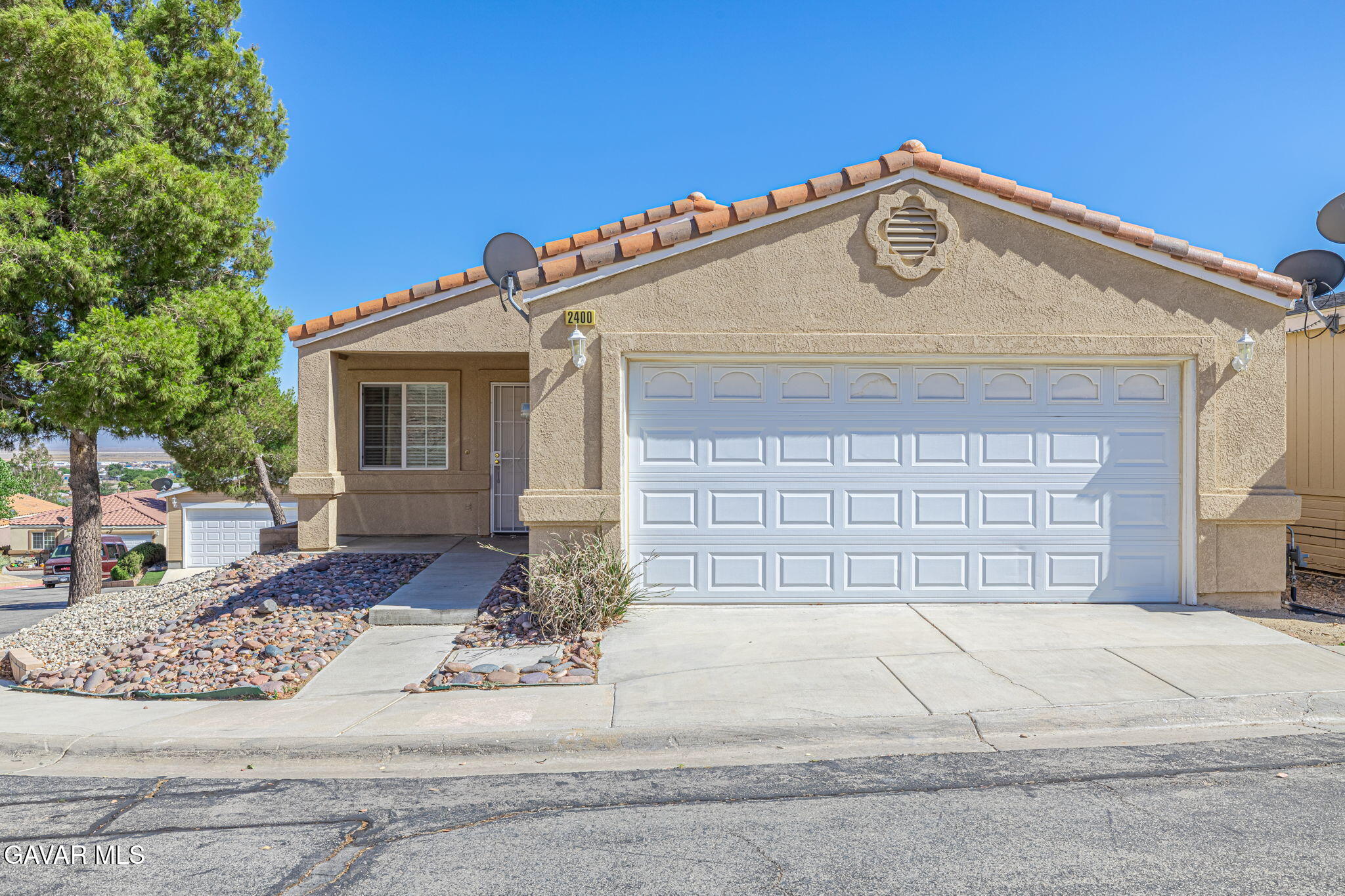 2400 Sunset Ridge Drive Rosamond, CA 93560 - Photo 1 of 34 a front view of a house