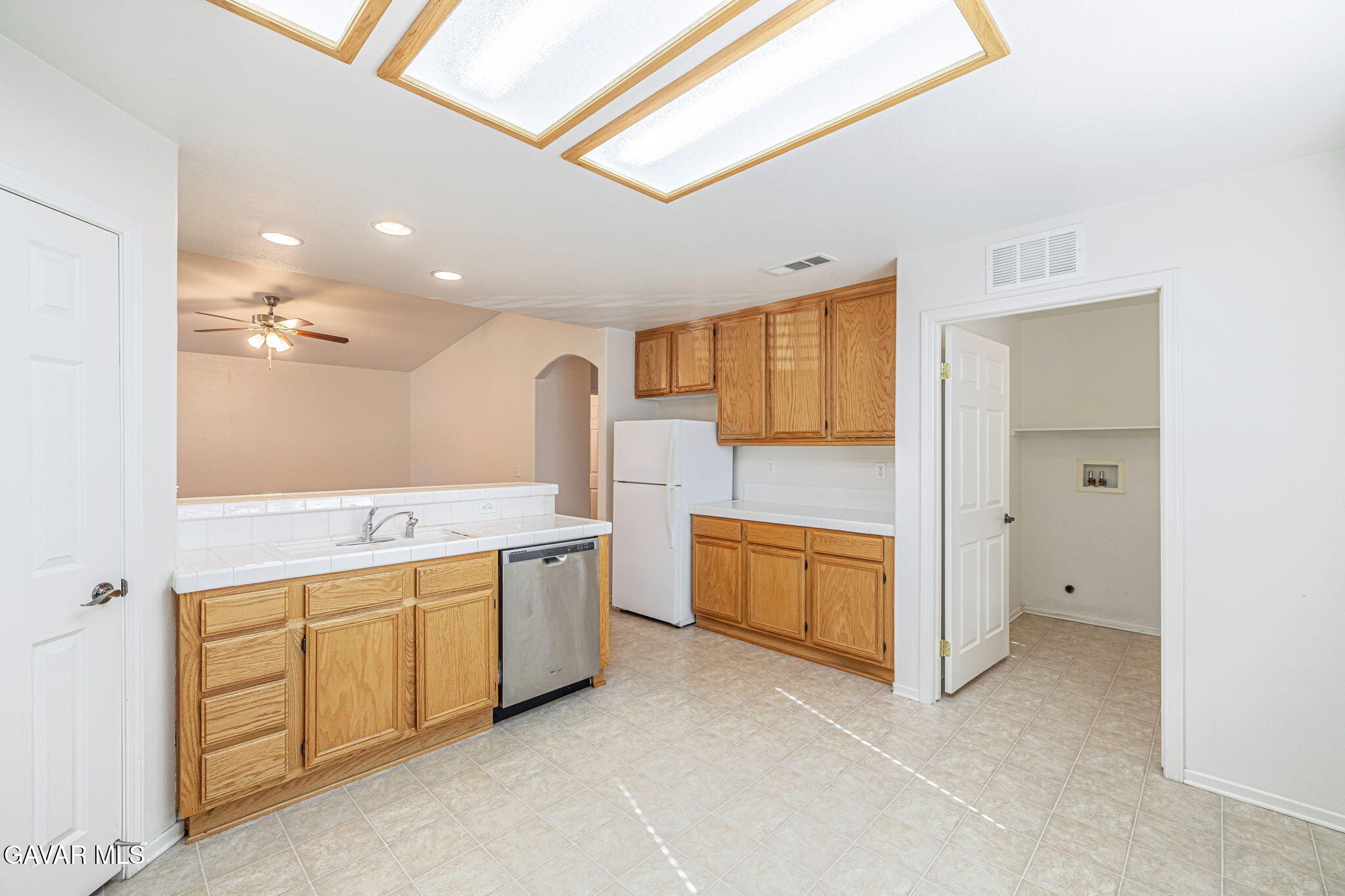 2400 Sunset Ridge Drive Rosamond, CA 93560 - Photo 13 of 34 a large bathroom with a large tub sink and mirror